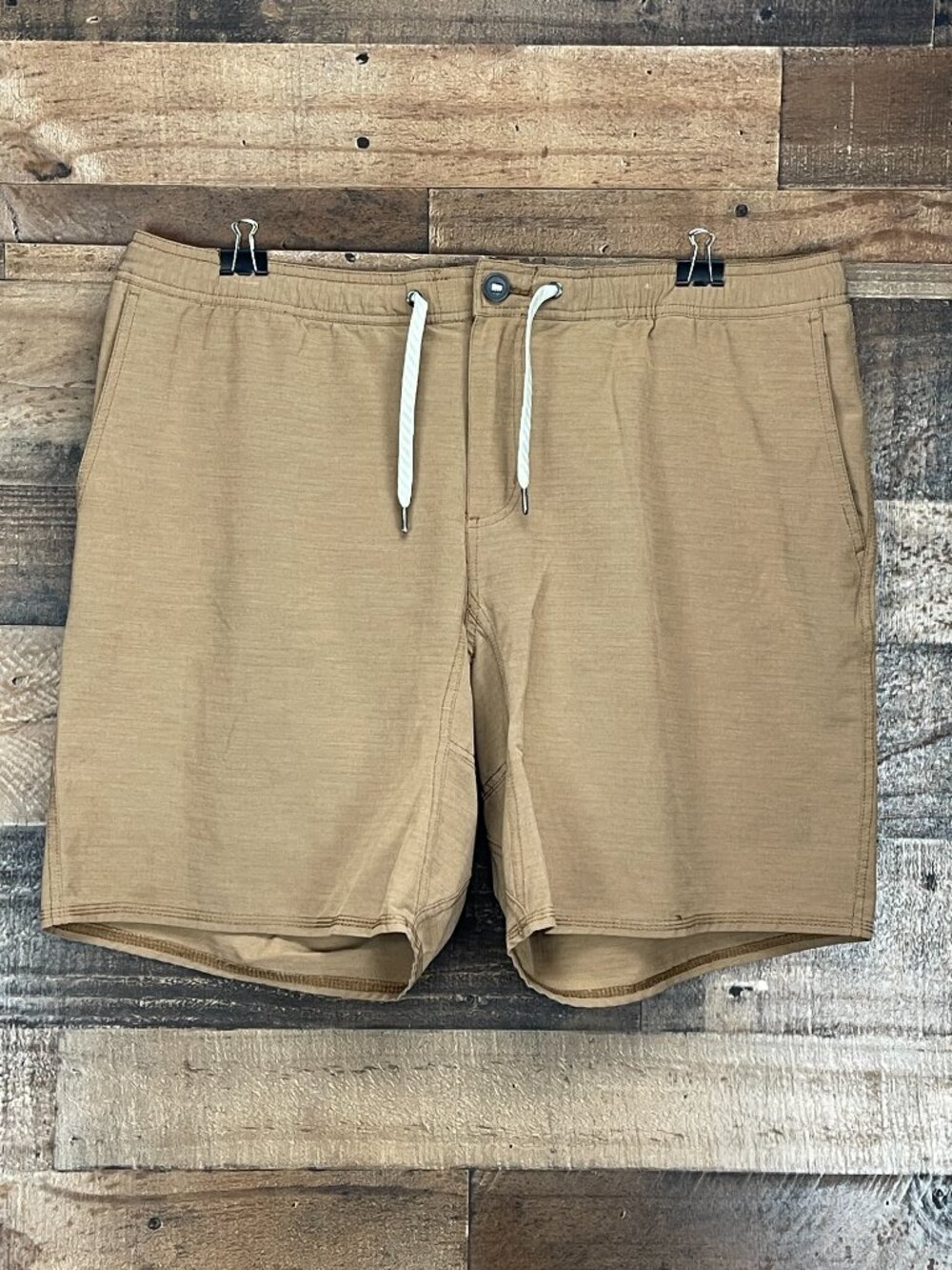 Vuori Shorts Mens XXL Tan Rip Stop Flat Front Elastic Waist Stretch Casual